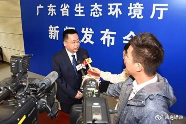 ▲省生態(tài)環(huán)境廳黨組成員、副廳長(zhǎng)陳金鑾接受記者采訪
